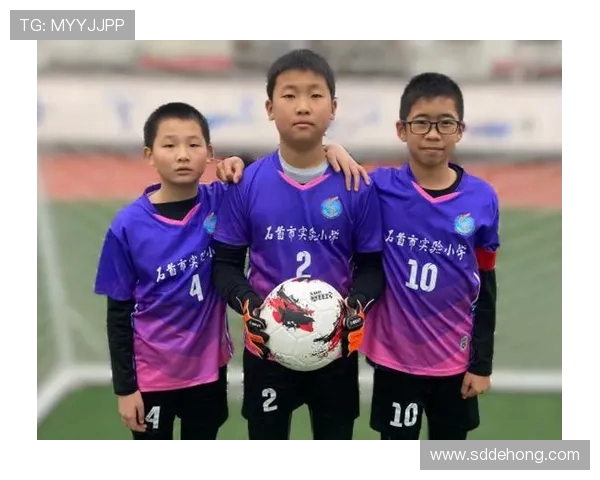 绿茵逐梦热血燃烧探索足球精神与团队荣耀之光