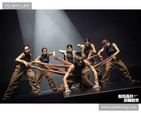 成都极限运动队在世界街舞大赛中以68分领先其他队伍表现出色